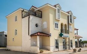 Villa Manda With Sea View, 2 Terraces & Parking